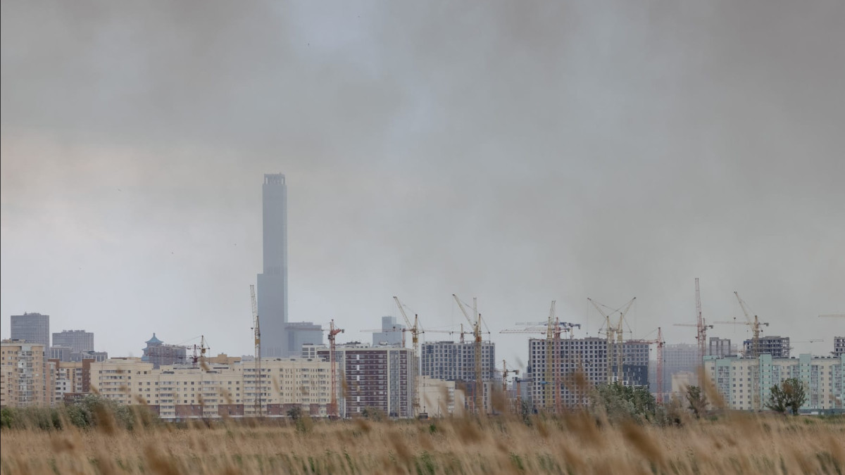 Гроза, шквал и жара до +42°C: МЧС обратилось к жителям Казахстана