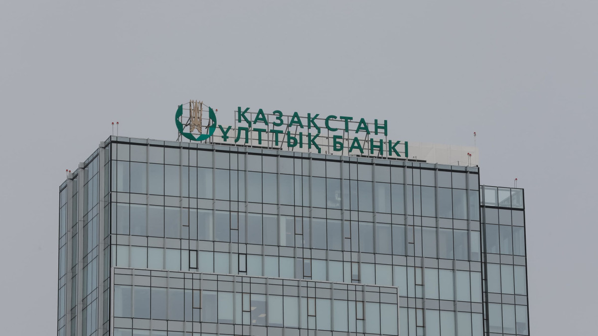 Доллар снова подешевел: курс валют в обменниках Казахстана на 15 июля