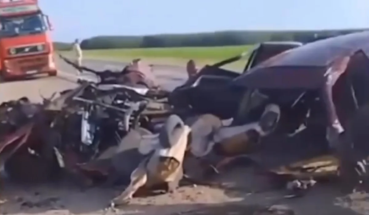 Сау тамтығы қалмаған екі көліктегі 7 адам тірі қалған: СҚО ауылында қорқынышты жол апаты болды (ВИДЕО)