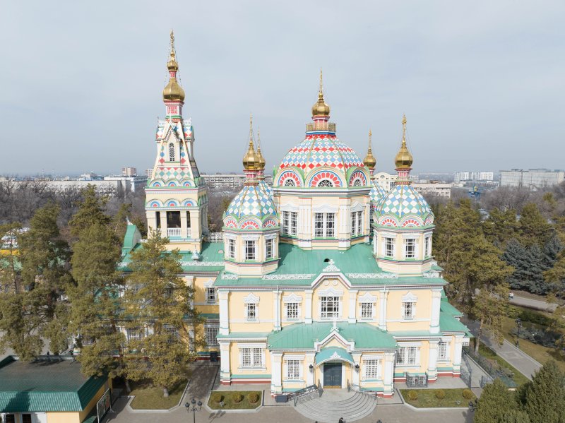 «Здесь спят бомжи»: старинное здание у Вознесенского собора в Алматы просят спасти