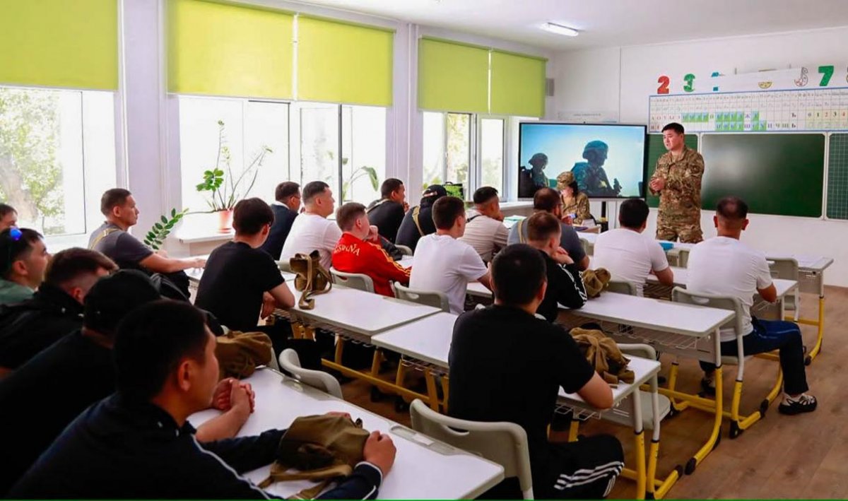 Врачи, учителя и предприниматели: более 100 военнообязанных проходят сборы в Астане