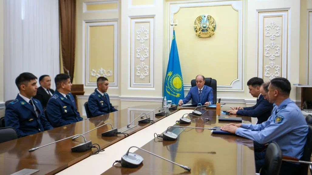БҚО басшысы 4 жасар баланы құтқарған полиция қызметкерлеріне құрмет көрсетті