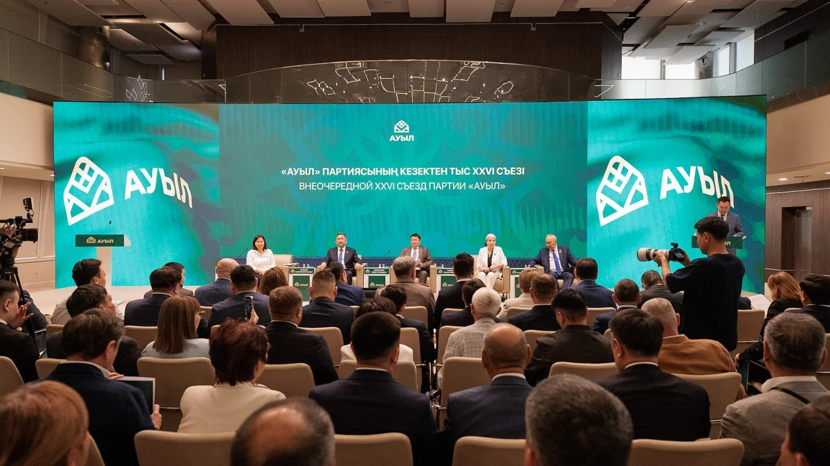 Кого «Ауыл» отправляет в Курултай? Пять самых известных кандидатов партии