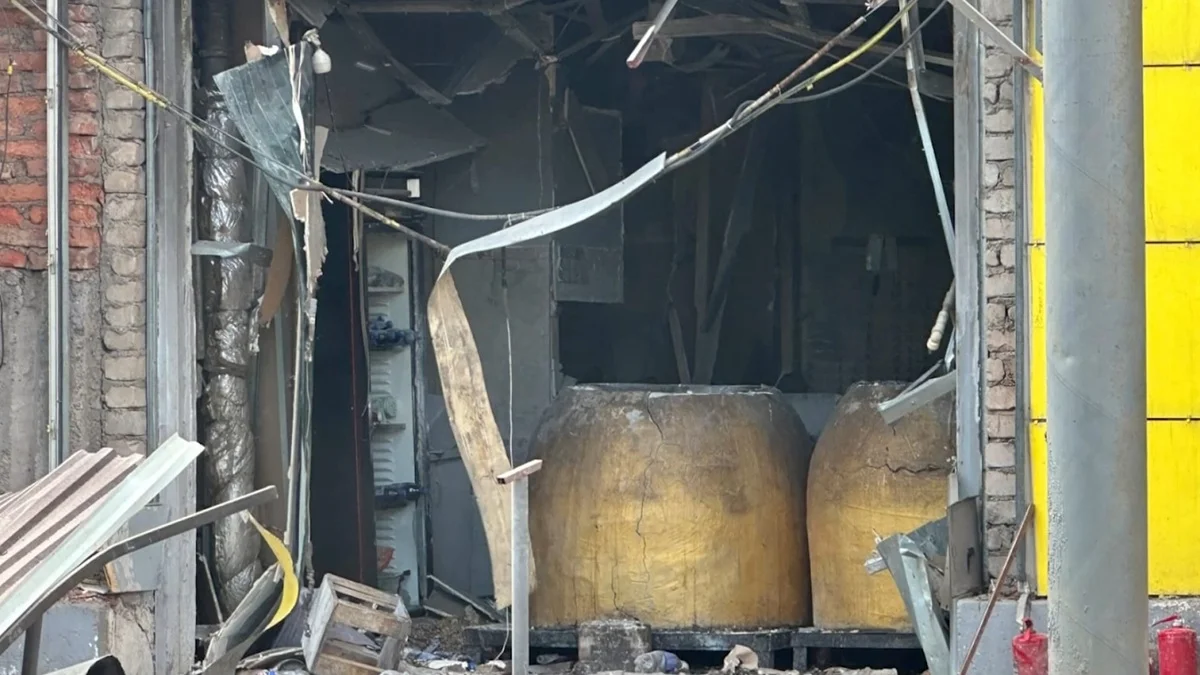 Хлопок в тандырной: взрыв газового баллона произошёл на рынке Астаны
