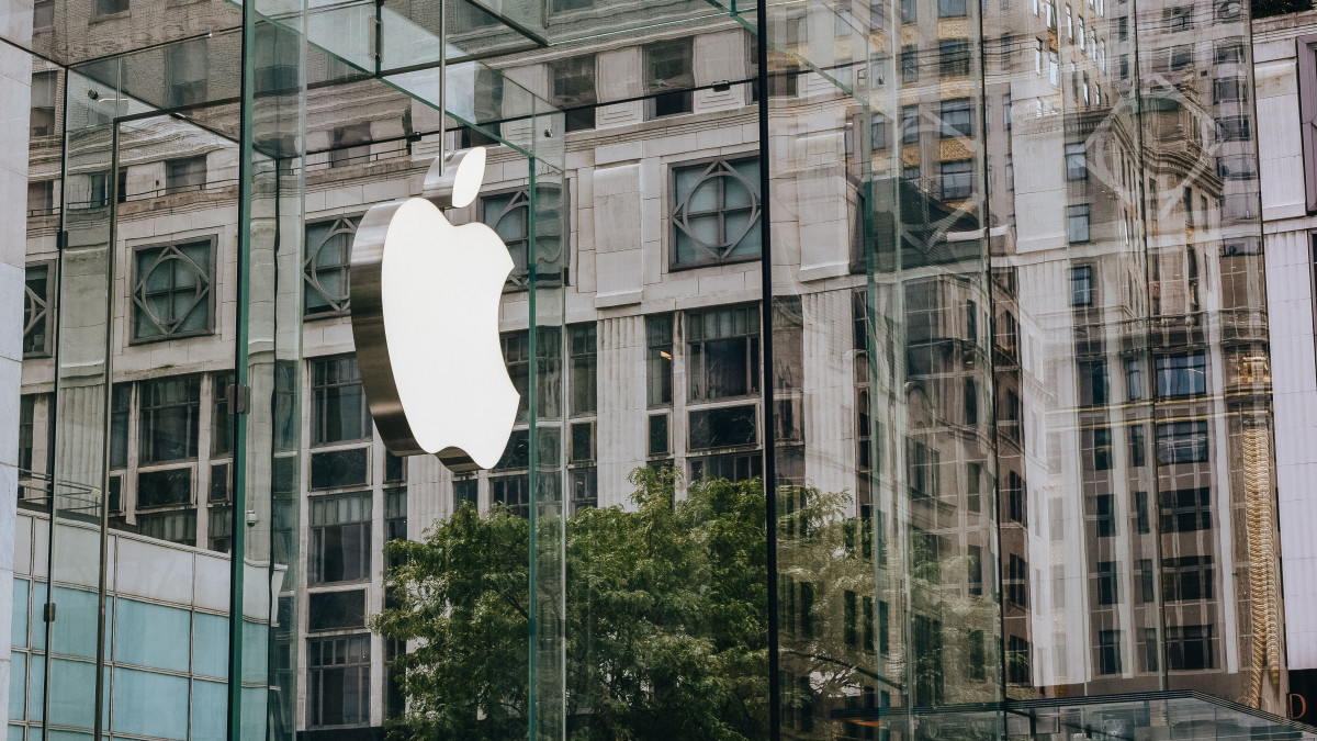 Apple әлемдегі ең қымбат компания атанды