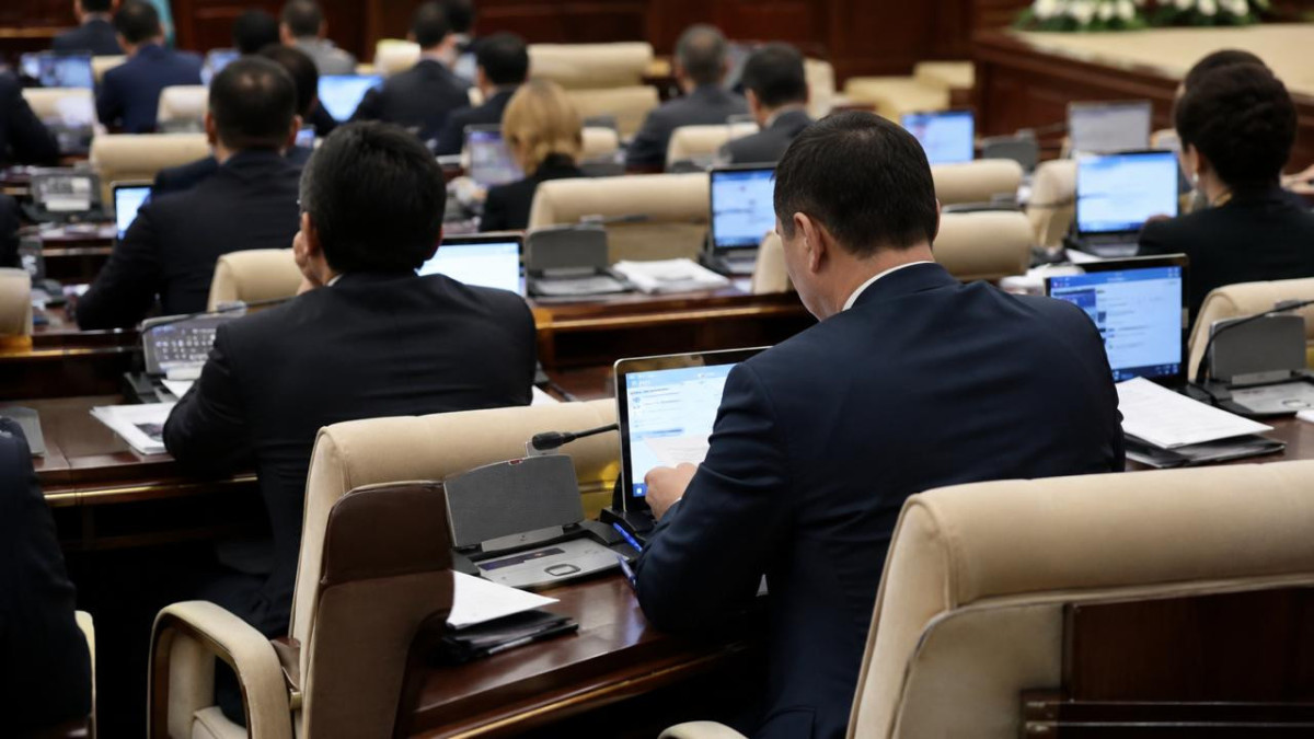 Құрылтай жұмысы әлемдік тәжірибеге қаншалықты жақын? Сарапшы пікірі