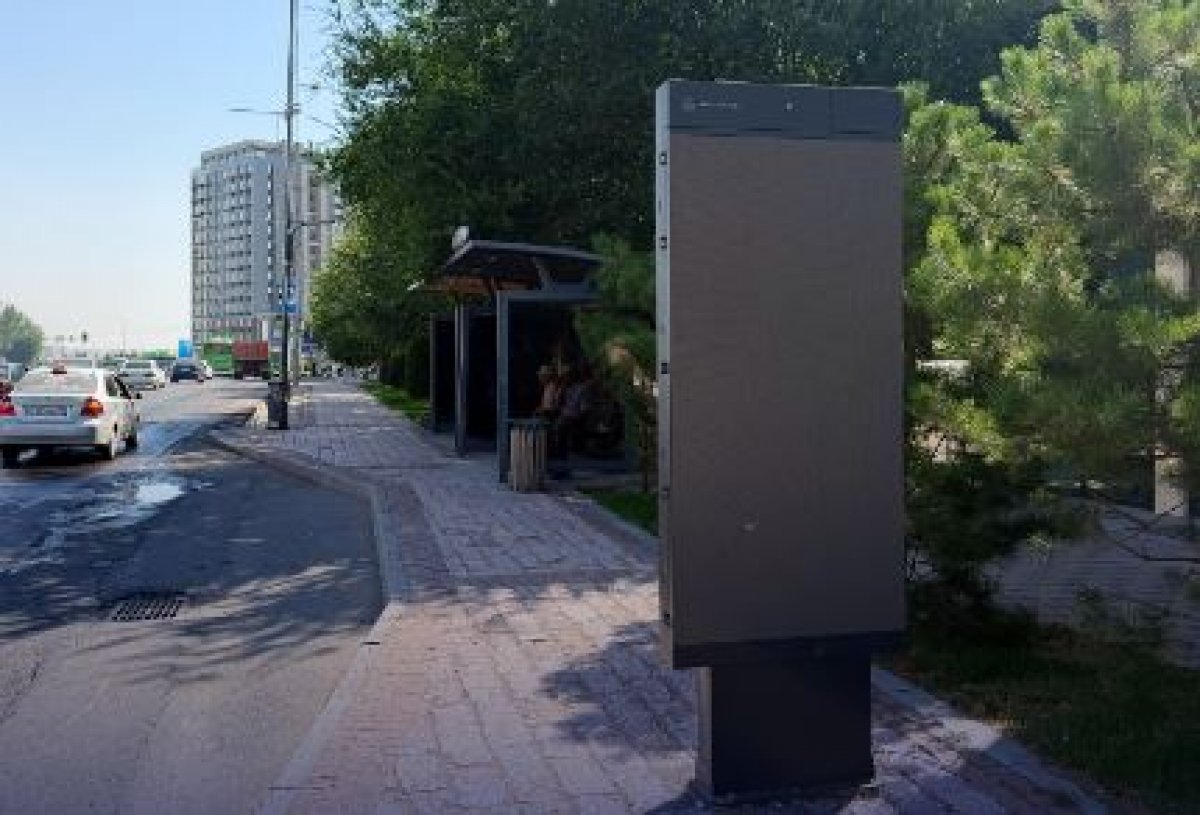 Аномальная жара отключила медиаборды на остановках Шымкента