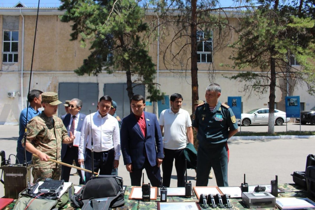 Депутаты маслихата Алматы посетили воинскую часть Национальной гвардии