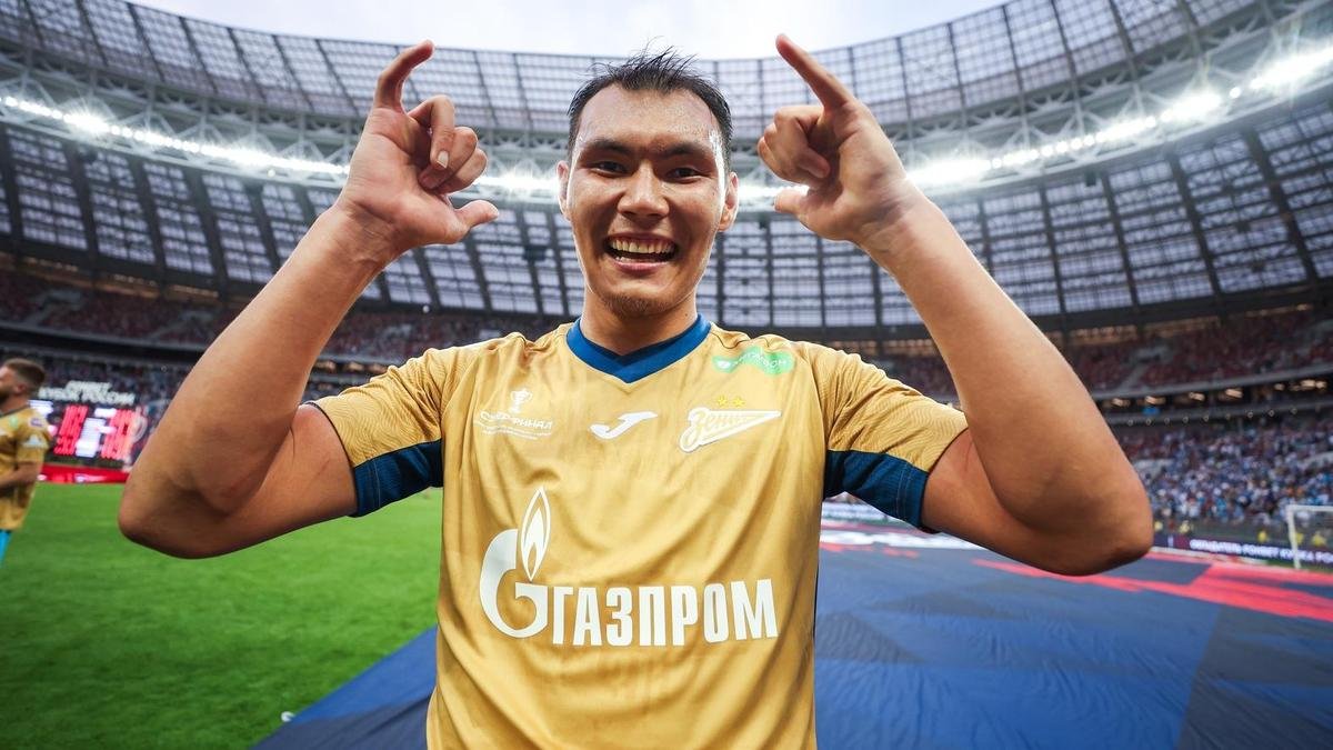 «Зенит» с Нуралы Алипом вырвал Суперкубок России