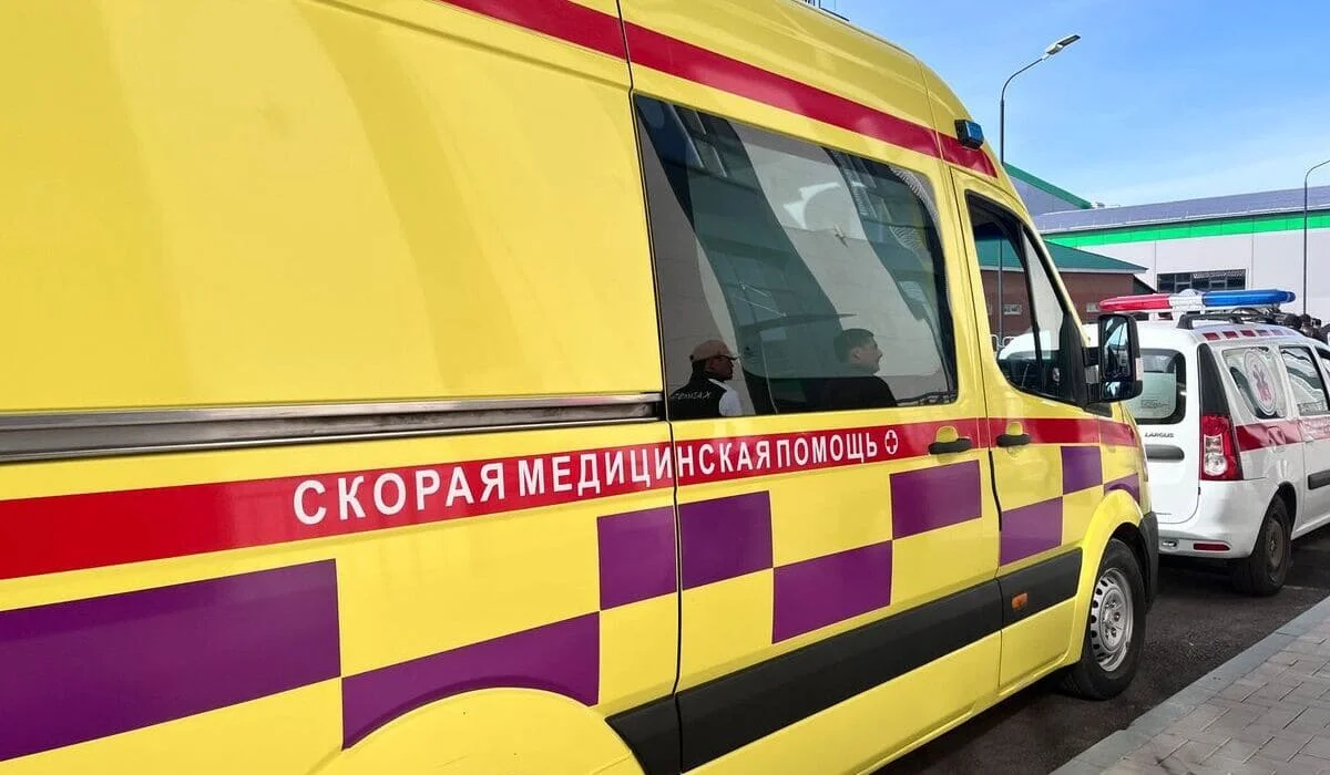 Молодой человек выпал с балкона многоэтажки и погиб в Алматы (ВИДЕО)
