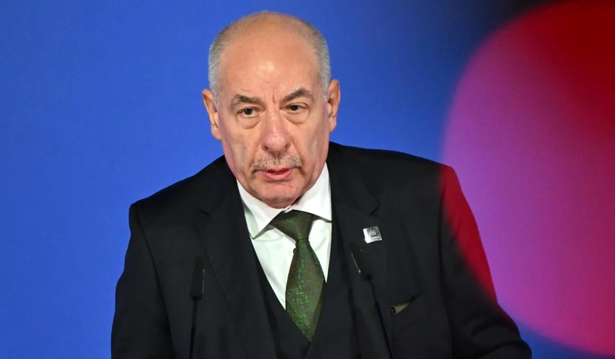 Президент Венгрии подписал поправку о собственном отстранении от должности