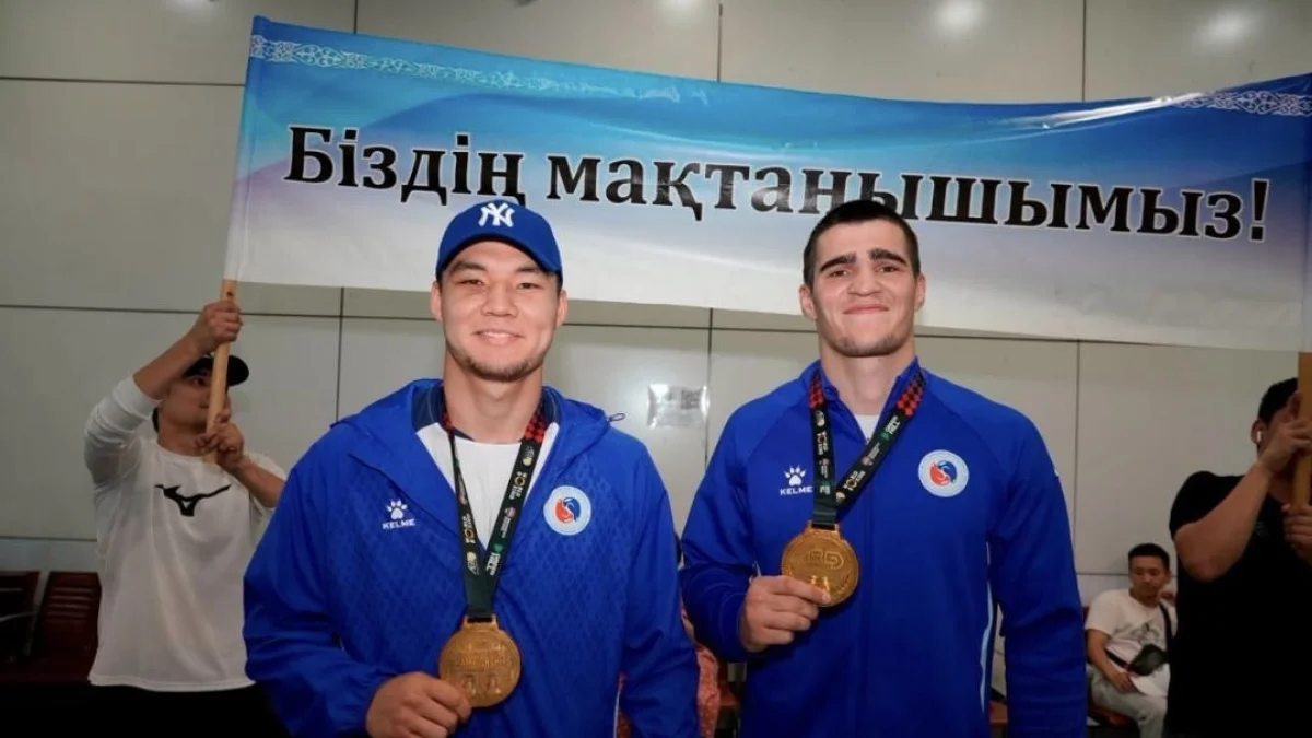 Азия чемпионатында топ жарған боксшыларды Астана әуежайында сән-салтанатпен қарсы алды