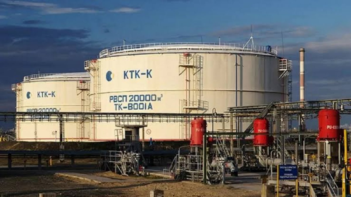 КТК приостановил погрузку нефти после атаки на танкер