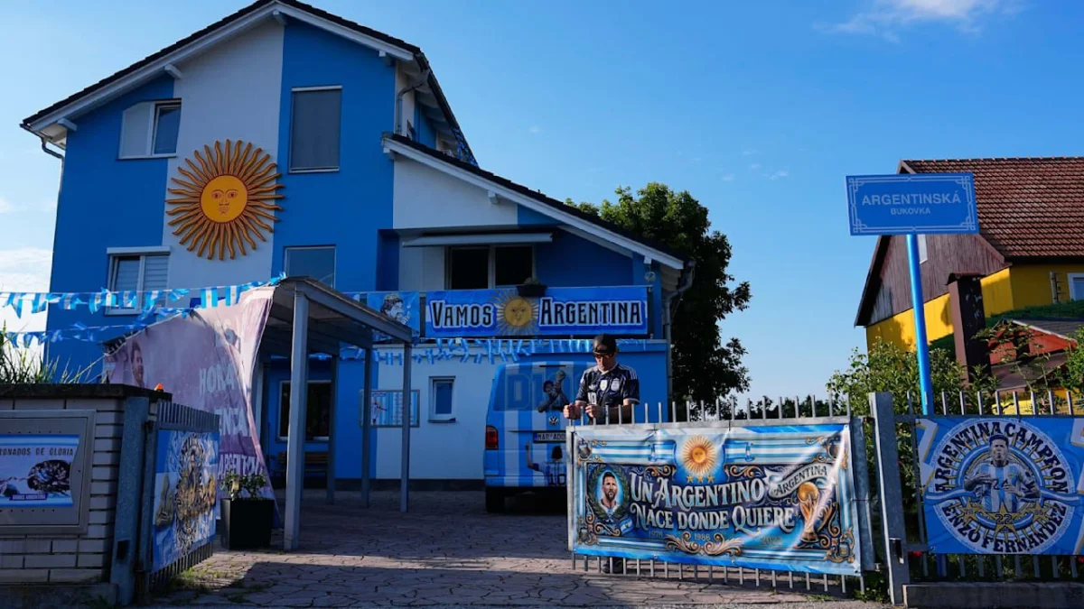 Чешский болельщик превратил свой дом в музей Месси и сборной Аргентины