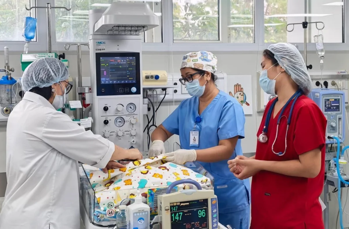 Екі айға созылған өмір үшін күрес: Тайландтан жеткізілген нәресте үйіне шығарылды