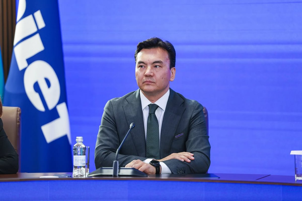 86% новых лиц: с каким списком партия "Әділет" идет в Курултай