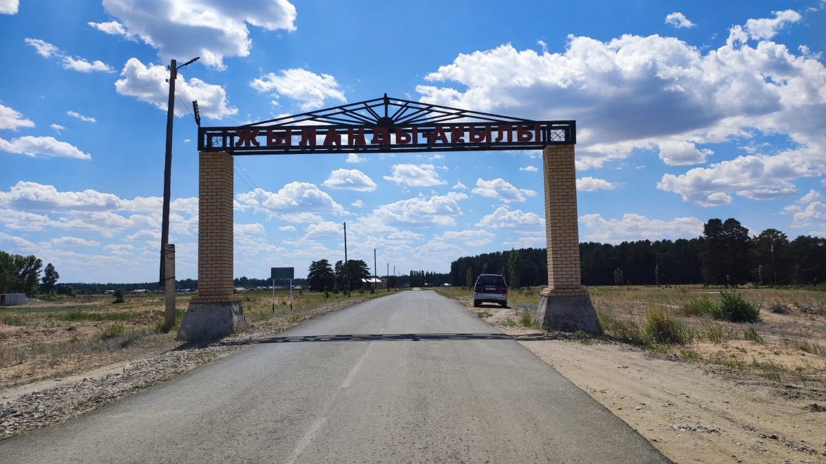 Көптен күткен су қуаныш сыйламады: Абай облысында ауызсу тартылған соң ауыл тұрғындары батпақта қалды