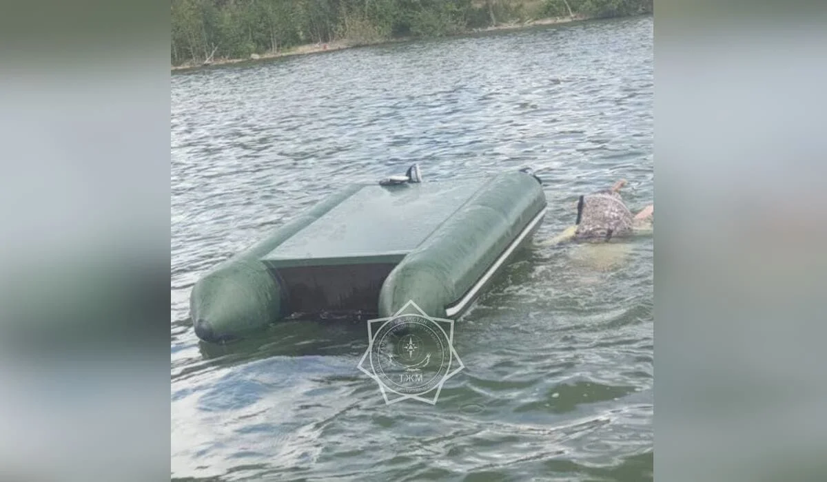 На озере Имантау в СКО спасли женщину после опрокидывания моторной лодки