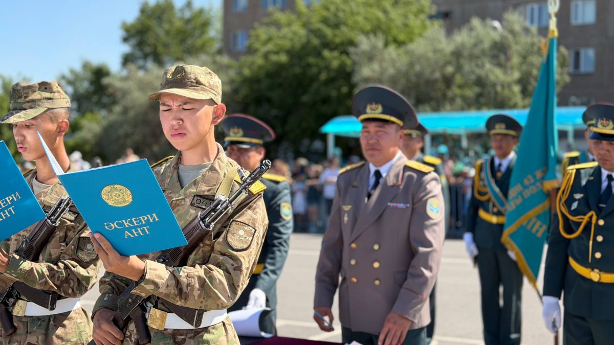 В воинской части 5451 молодые военнослужащие и девушки приняли Военную присягу в Караганде
