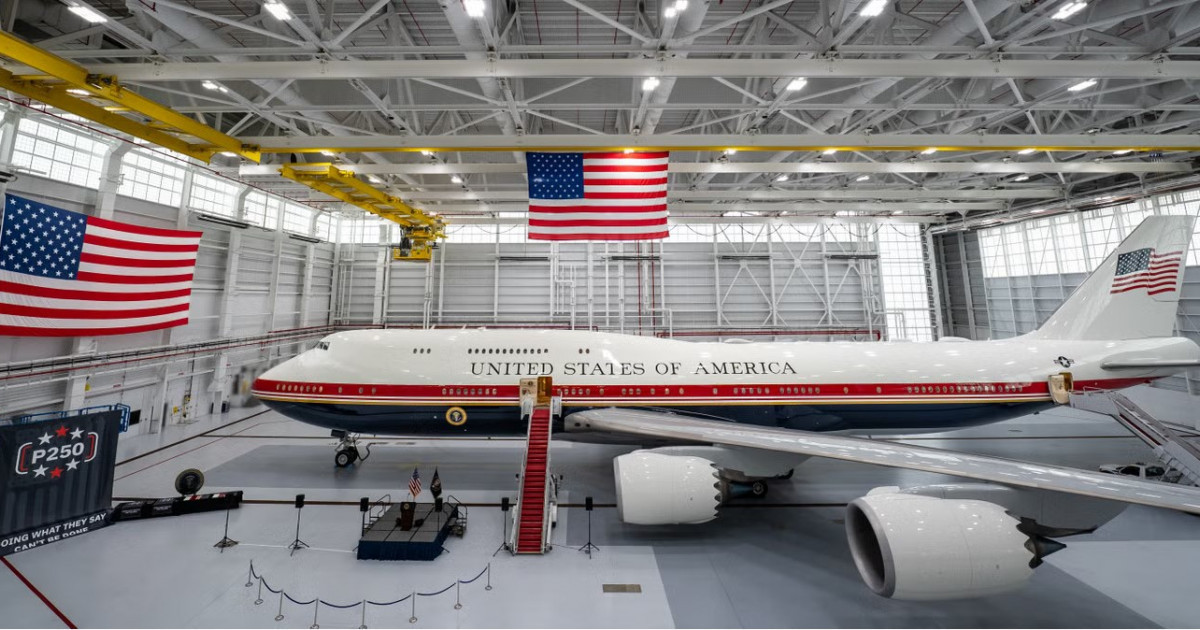   Дональд Трамп 1 млрд доллар тұратын жаңа Air Force One әуе кемесімен ұшады   