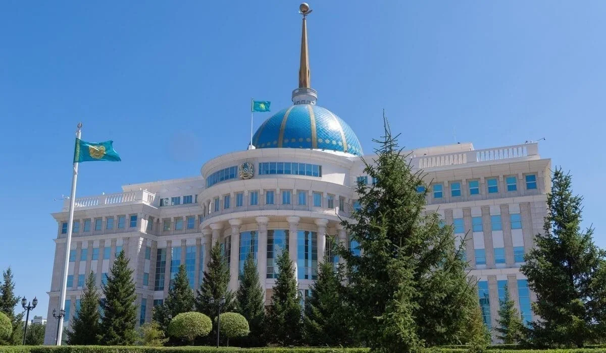Токаев освободил от должностей двух послов Казахстана