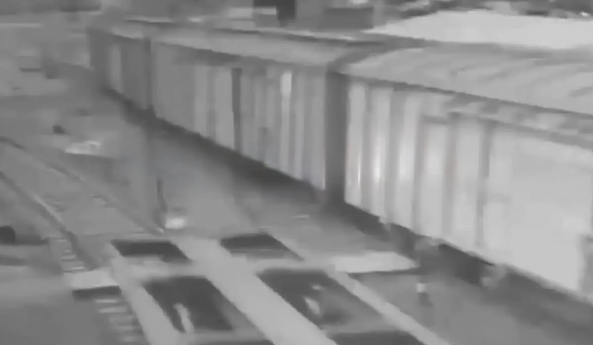 Казахстанка попала под поезд и чудом выжила