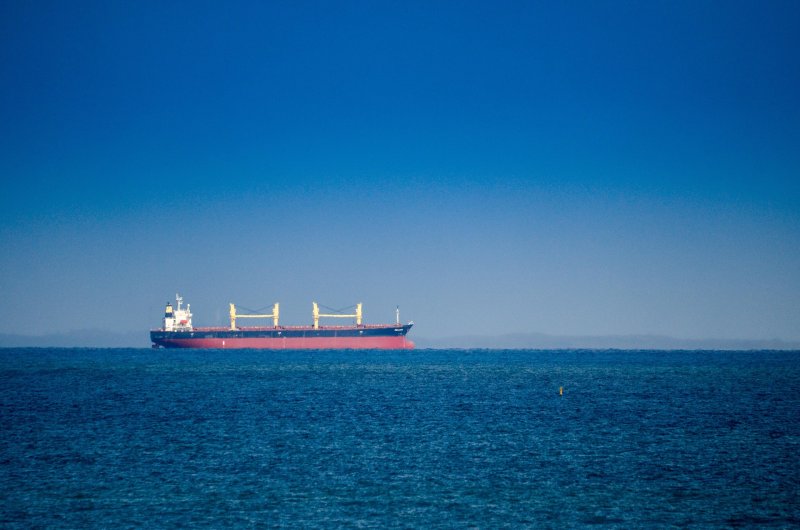 Подбитый дронами танкер с казахстанской нефтью находился под санкциями