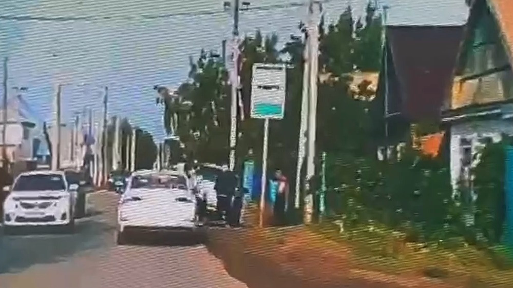 Актюбинца затолкали в багажник после дорожной перепалки