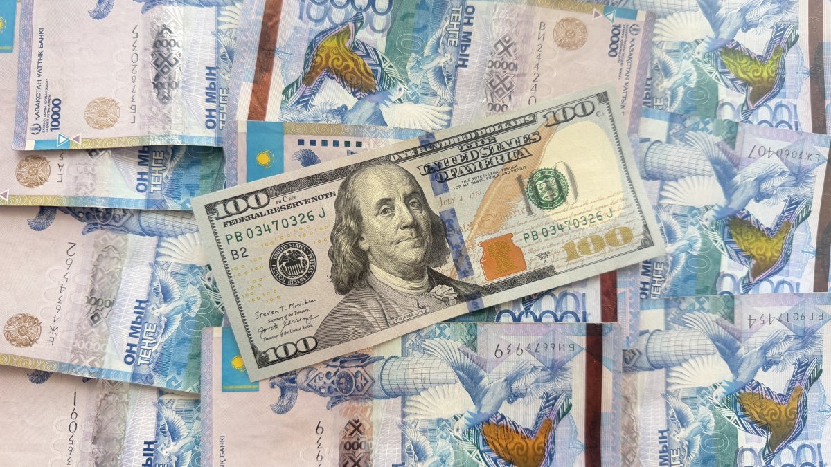 Доллар теряет позиции: курс валют на 23 июля