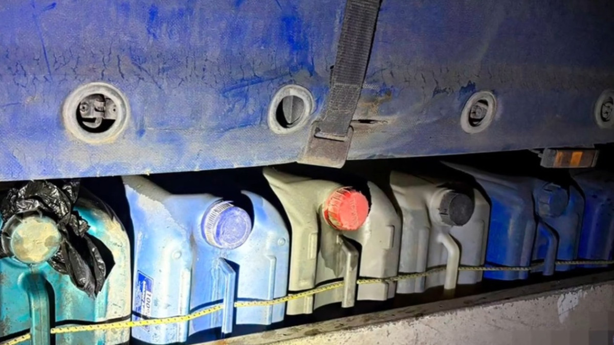 Более 112 тонн топлива пытались вывести нелегально из Казахстана