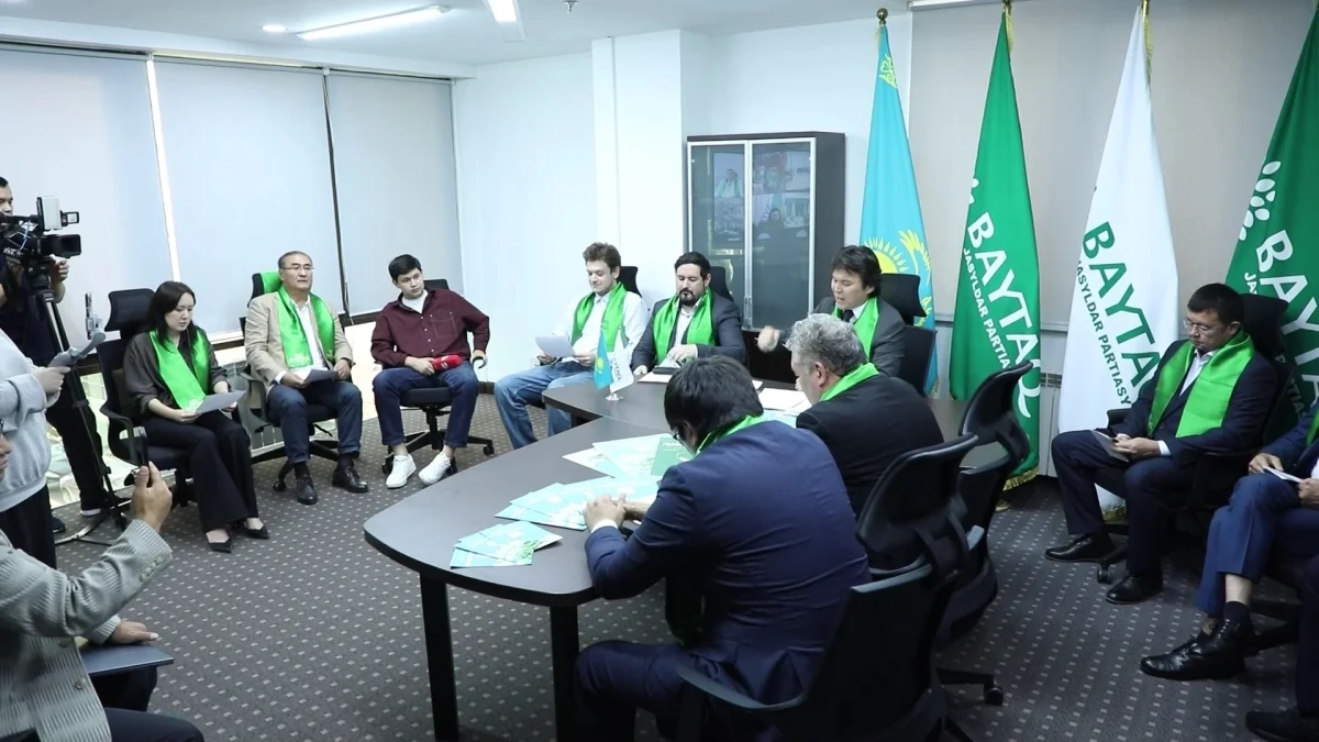 Партия «Байтақ» начала агитационную кампанию перед выборами депутатов Курултая с эко-марафона в столичном Триатлон-парке