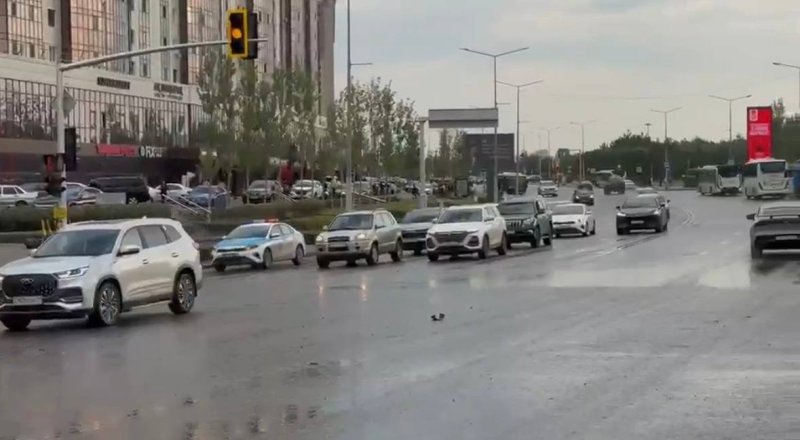 За 22 минуты на Астану обрушилась треть месячной нормы осадков