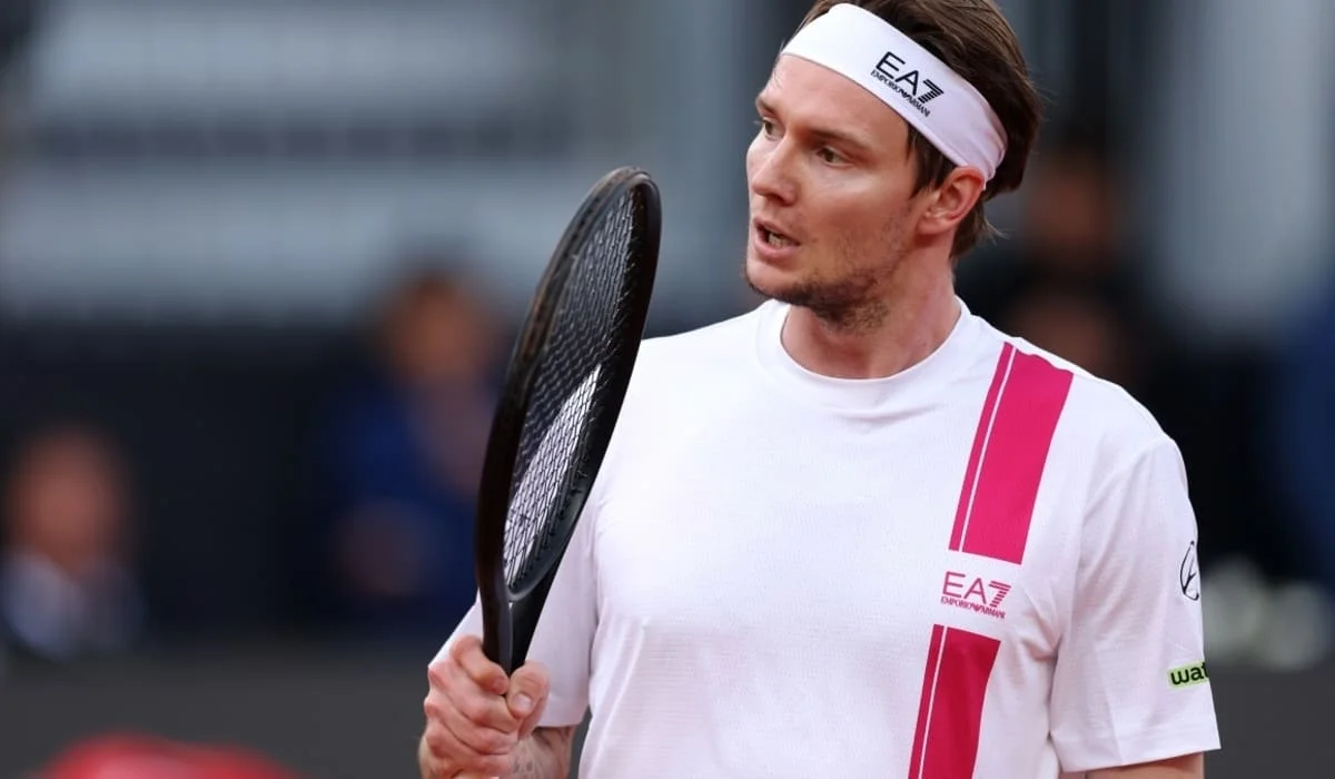 Бублик уверенно вышел в полуфинал турнира ATP 250 в Австрии