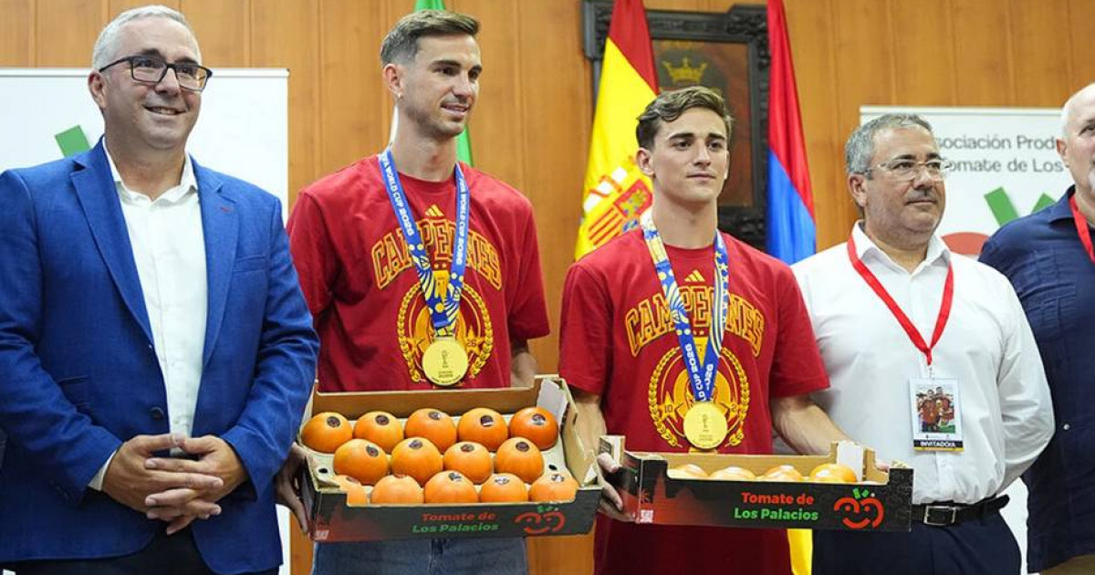  Футболдан әлем чемпиондары сыйға 153,5 келі қызанақ алды 