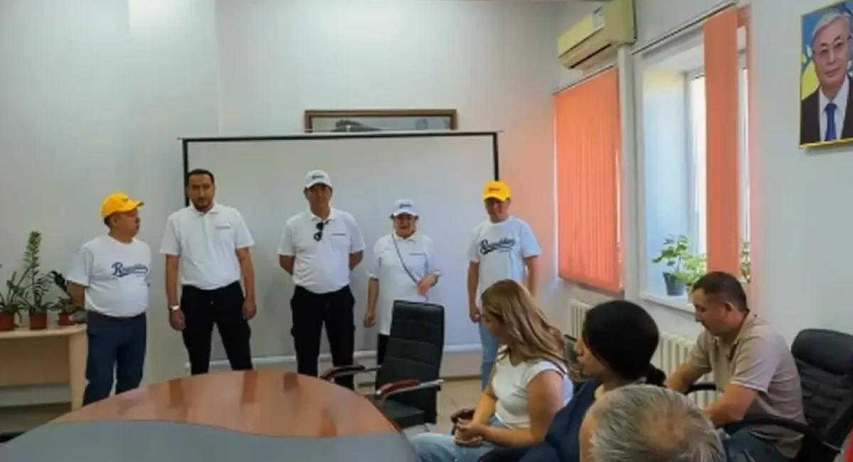Члены партии Respublica встретились с трудовым коллективом завода Казахской академии питания