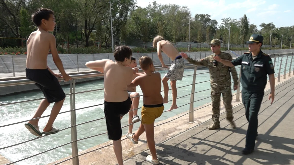 Жара зовет к воде: алматинцев вновь предупреждают об опасных местах для купания