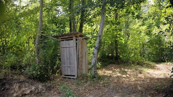 В Туркестанской области двухлетний ребенок погиб после падения в уличный туалет