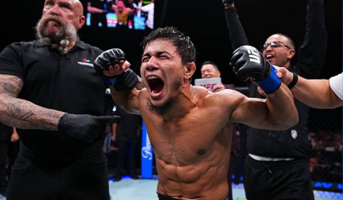 Узбекистанский боец нокаутировал экс-претендента на пояс UFC