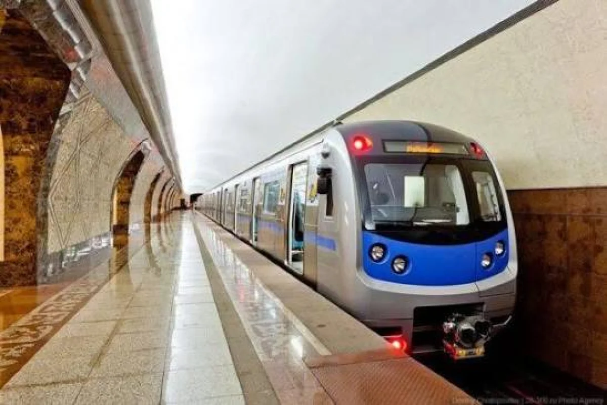 У пассажира метро Алматы изъяли нож и наручники