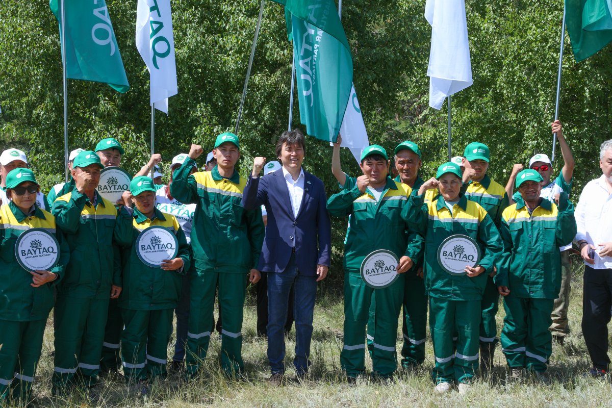Партия "Байтақ" представила предвыборную программу в зеленом поясе Астаны