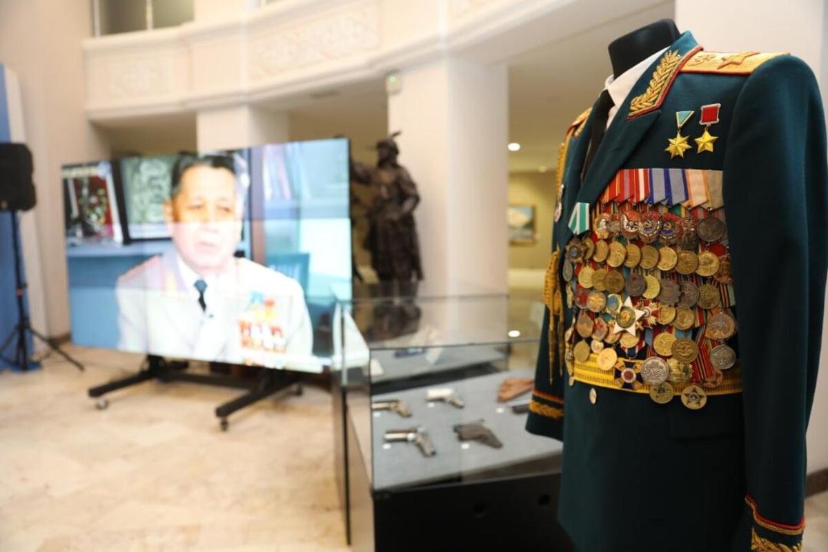 Более 100 личных вещей Сагадата Нурмагамбетова передали музею