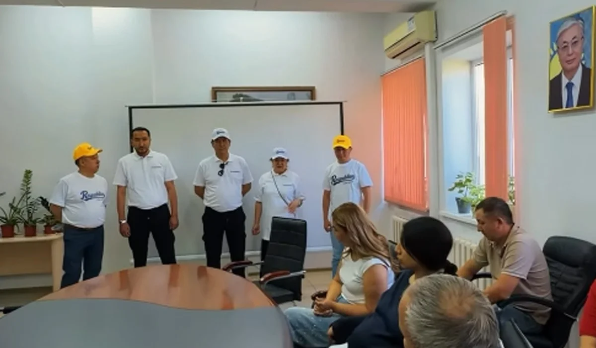 Respublica партиясының мүшелері Қазақ тағамтану академиясының зауыты еңбек ұжымымен кездесті