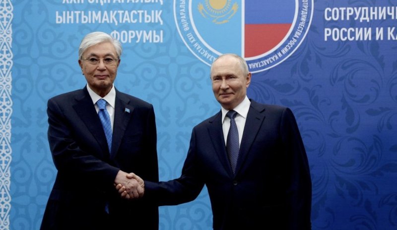 Путин ответил на предложение Токаева заморозить войну в Украине