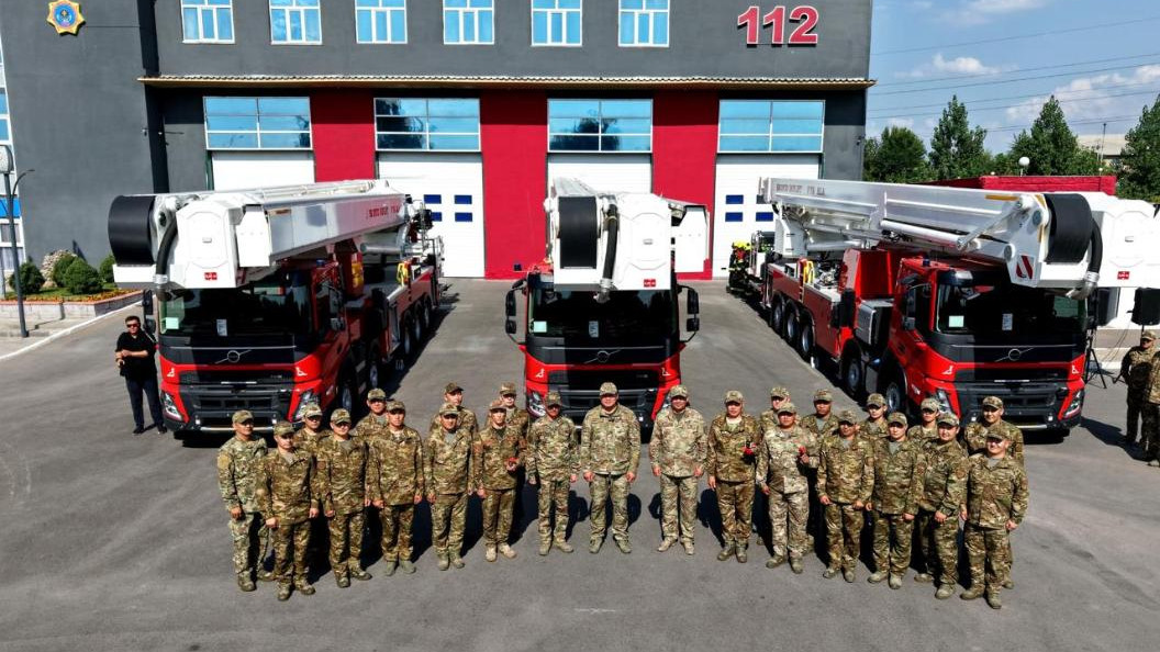 Спасатели Алматы получили технику, способную работать на высоте до 90 метров
