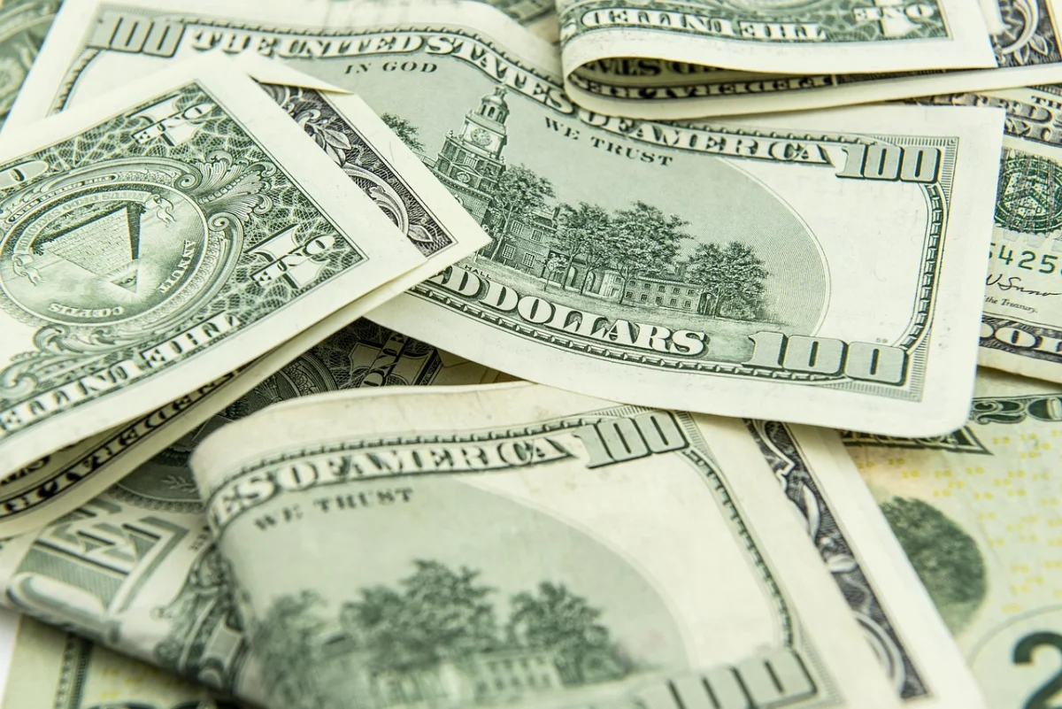 Доллар в обменниках Астаны продают до 477 тенге