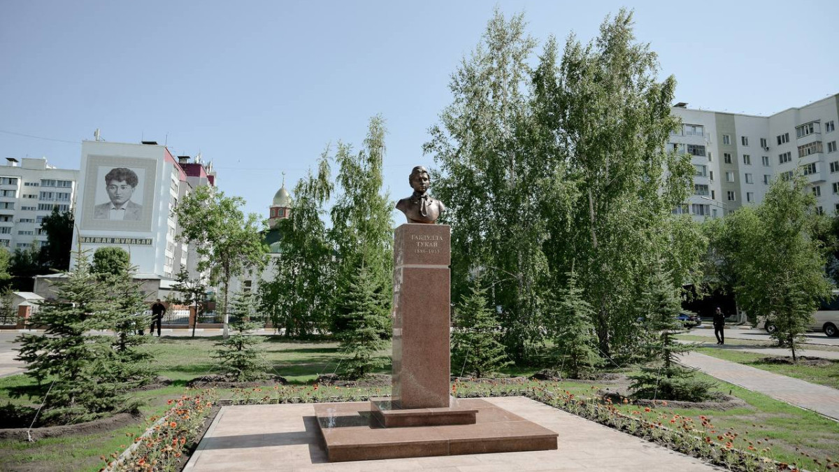 Бюст выдающегося татарского поэта и мыслителя Габдуллы Тукая открыли в Петропавловске