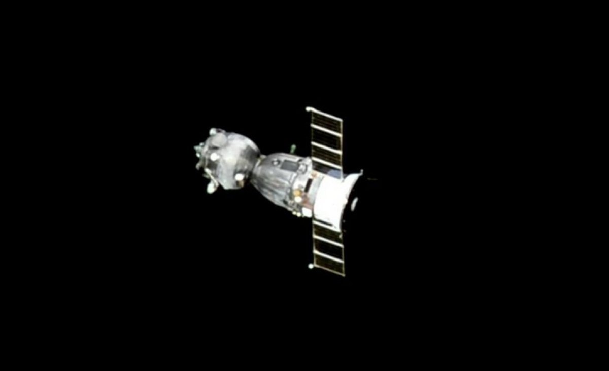 Экипаж корабля "Союз МС-28" приземлился в районе Жезказгана (ВИДЕО)