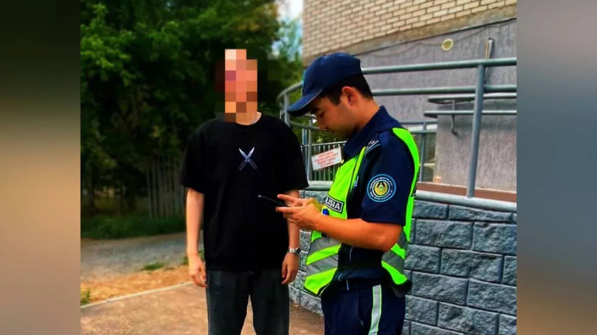 Павлодарда терезеден шығып ән айтқан жолаушы мен жүргізушіге айыппұл салынды