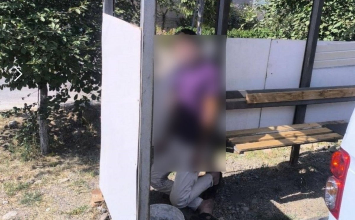 Мужчина повесился на автобусной остановке в Ташкенте