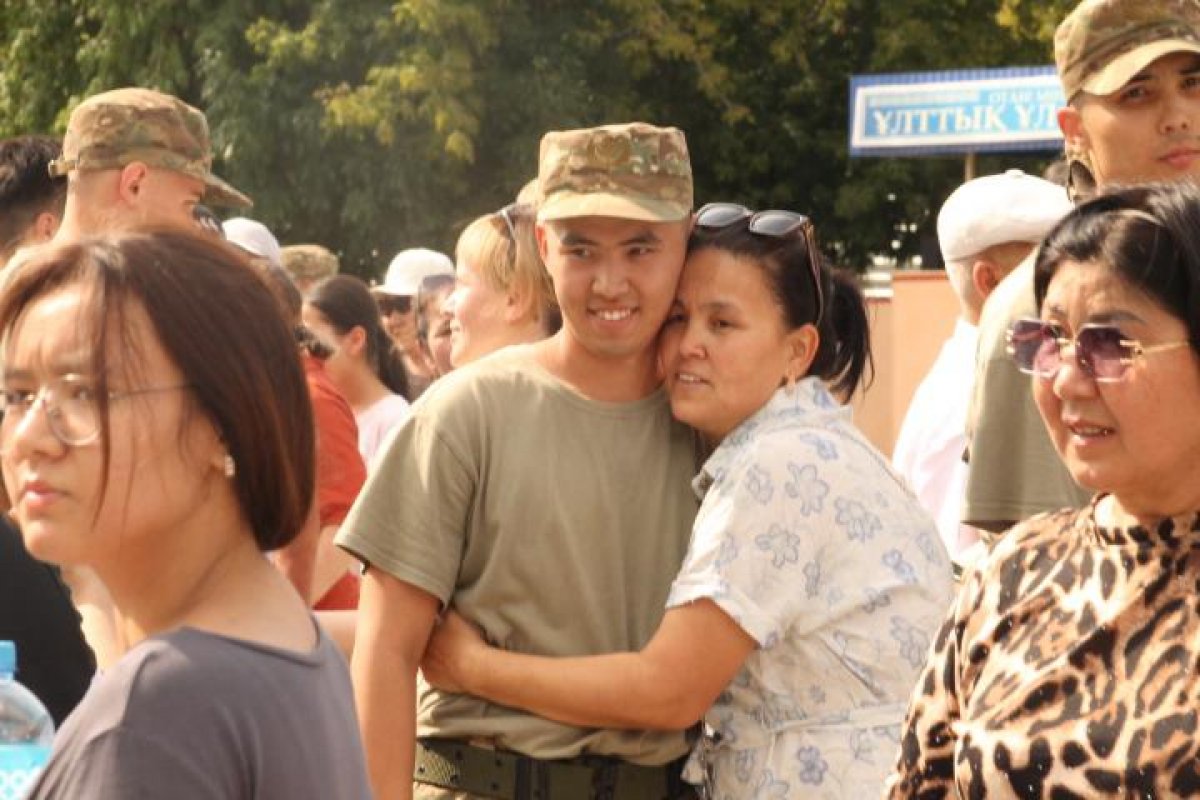Около 300 родителей посетили воинскую часть Нацгвардии в Уральске